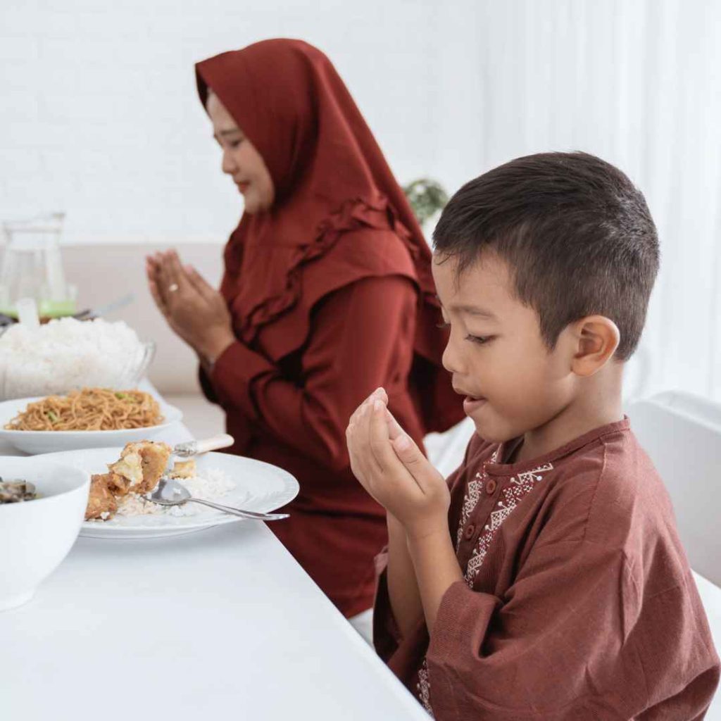 vitummy - Tanda Anak Sudah Siap Puasa, Pastikan Si Kecil Sudah Mengalaminya! 2 tanda anak sudah siap puasa